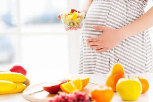 A pregnant woman following a healthy diet.