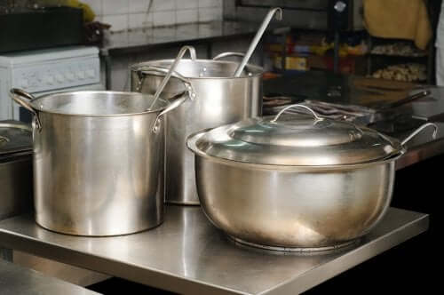 How to Clean Stainless Steel Naturally
