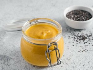 How to Make Turmeric Garlic Mayonnaise
