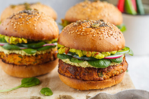 2 Ways to Make Delicious Veggie Burgers