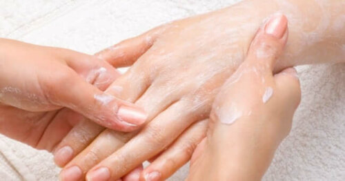 A person exfoliating a hand.