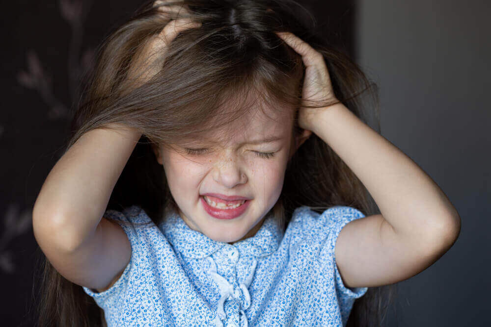 A child pulling her hair out.