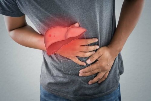 Patient with alcoholic hepatitis, holding stomach from pain.