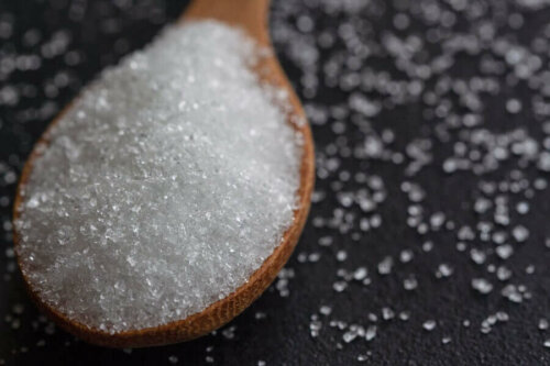 Sugar on a wooden spoon, which contains glucose.