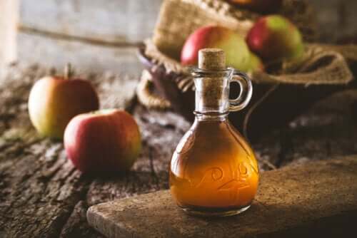 Apple cider vinegar can remove warts quickly.