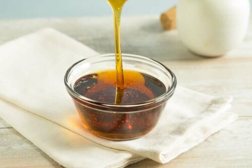 A bowl of syrup.