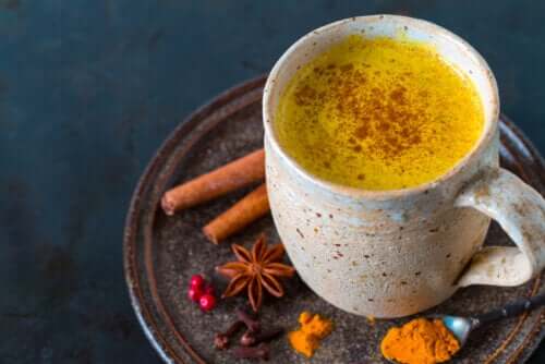 Five Benefits of Drinking a Turmeric Tisane