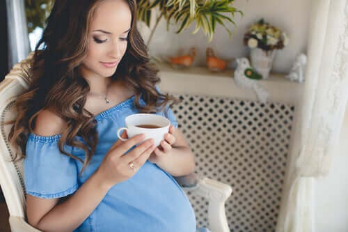 Should You Drink Tea During Pregnancy?