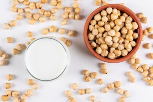 A glass of hazelnut milk and hazelnuts.