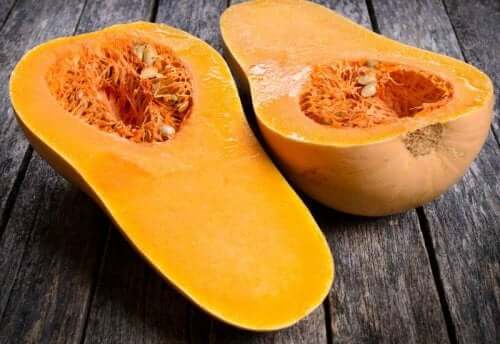 Græskar skåret i halve