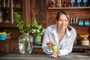 Soothe Heartburn with Apples: 3 Home Remedies