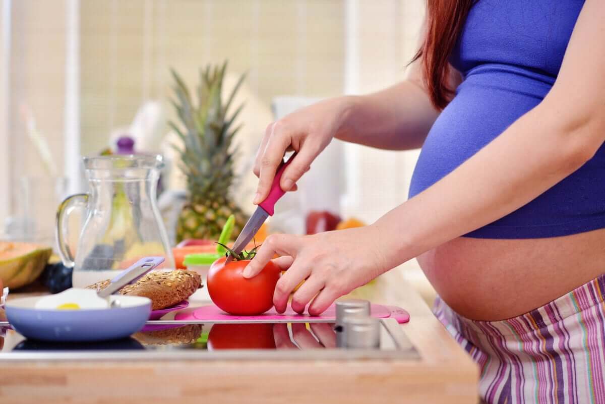 Eating healthy during pregnancy; pregorexia.