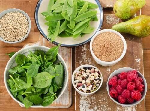 A variety of foods that are rich in fiber.