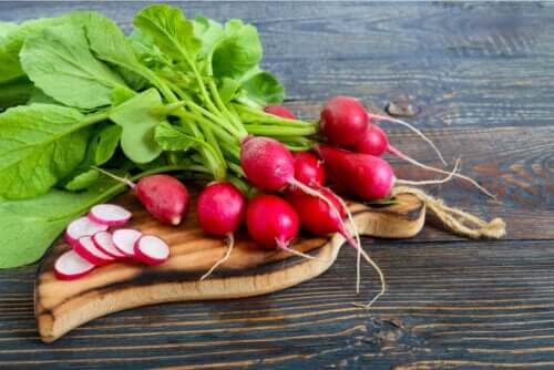 Radish Leaves: The Benefits and Ways to Use Them