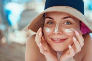 How to Treat a Sunburned Face with Natural Remedies