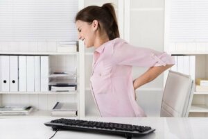 Nephritic Colic: Symptoms, Causes and Treatment