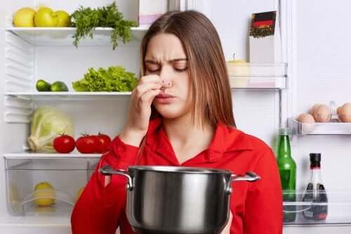 5 Tricks to Remove Fish Smell from Your Kitchen