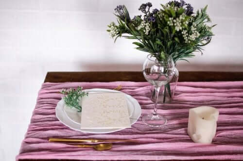 How to Make a Table Runner in a Few Simple Steps