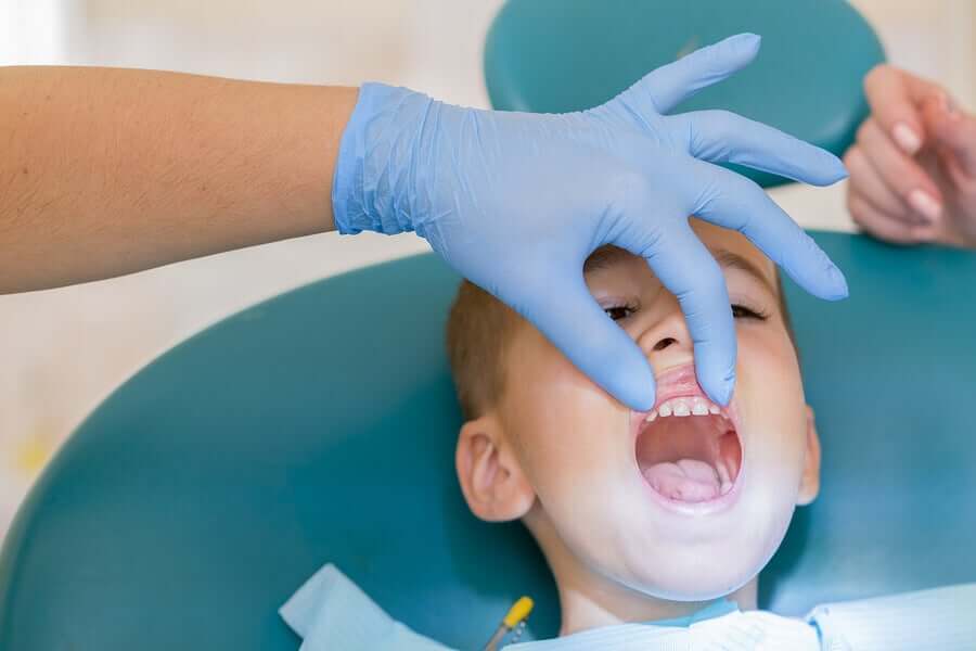 Child at dentist's.