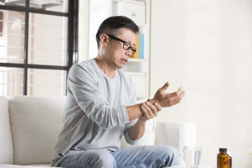 Numb Hands: Why Does it Happen?