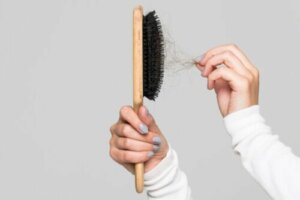 Tips on How to Clean Your Hairbrush