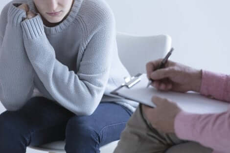 A person talking to her doctor about her fears.