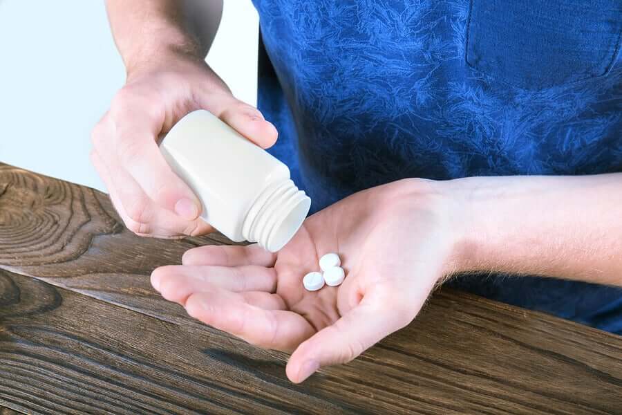 Tablets to treat acne.