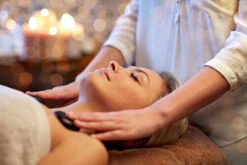 What is Hot Stone Massage and What Are the Benefits?