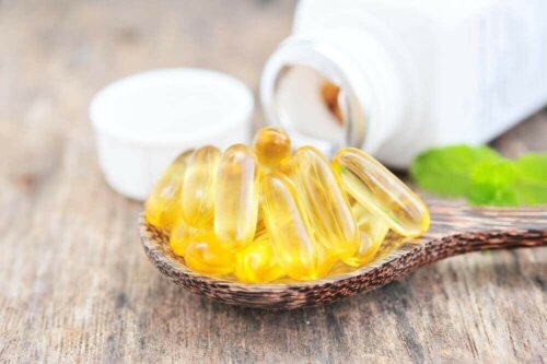A spoonful of vitamin capsules.