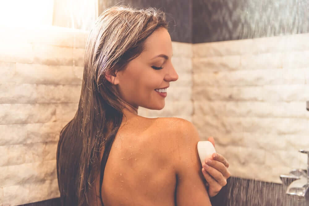 A woman bathing with neutral soap.