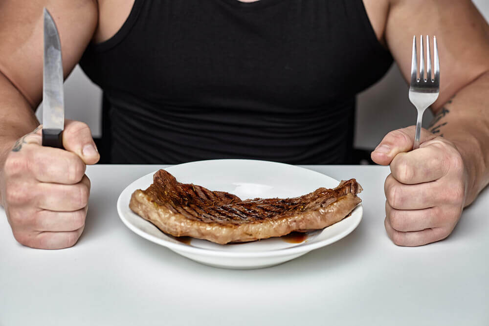 Steak on a plate to prevent Alzheimer's disease.