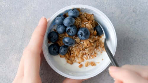 Is It Healthy to Have Fruit and Yogurt for Dinner?