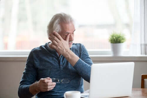 Tips to Prevent Dry Eye Symptoms Due to Screen Use