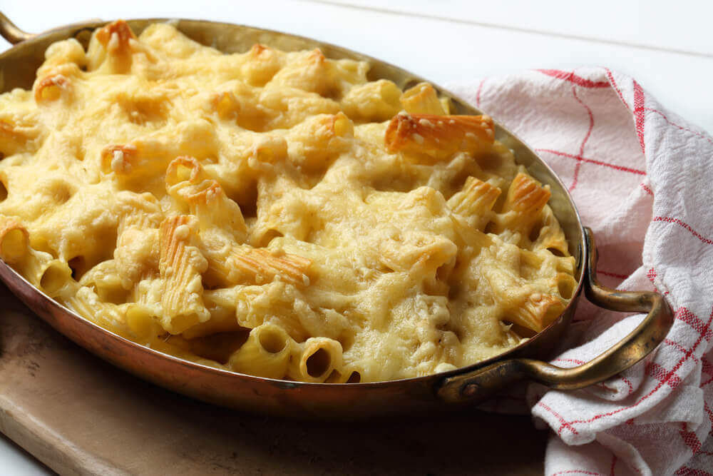 Tilberedning af pasta med ost