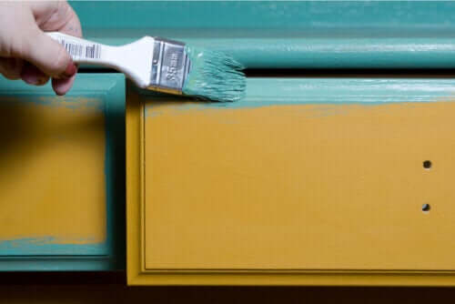 Tips on How to Paint Wooden Furniture