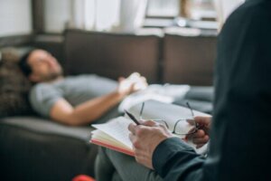 What Exactly is Psychoanalysis? How Does It Work?