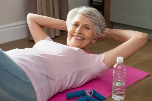 En kvinne som trener.