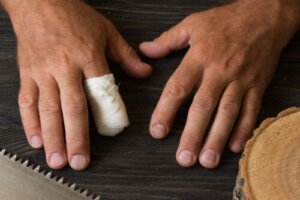 First Aid in Case of Accidental Finger Amputation
