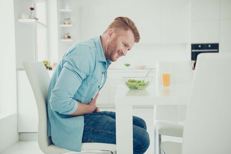 A man eating a salad and having abdominal cramps.