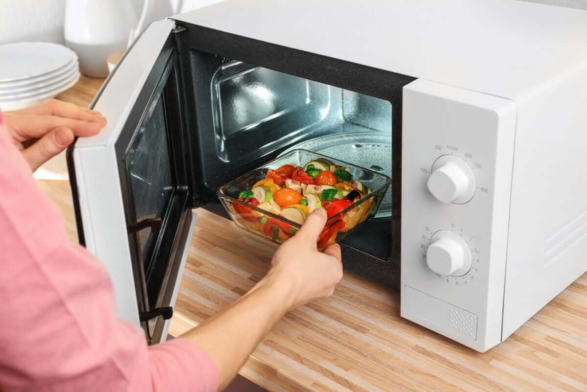 Is Heating Plastic in the Microwave Safe? - Step To Health