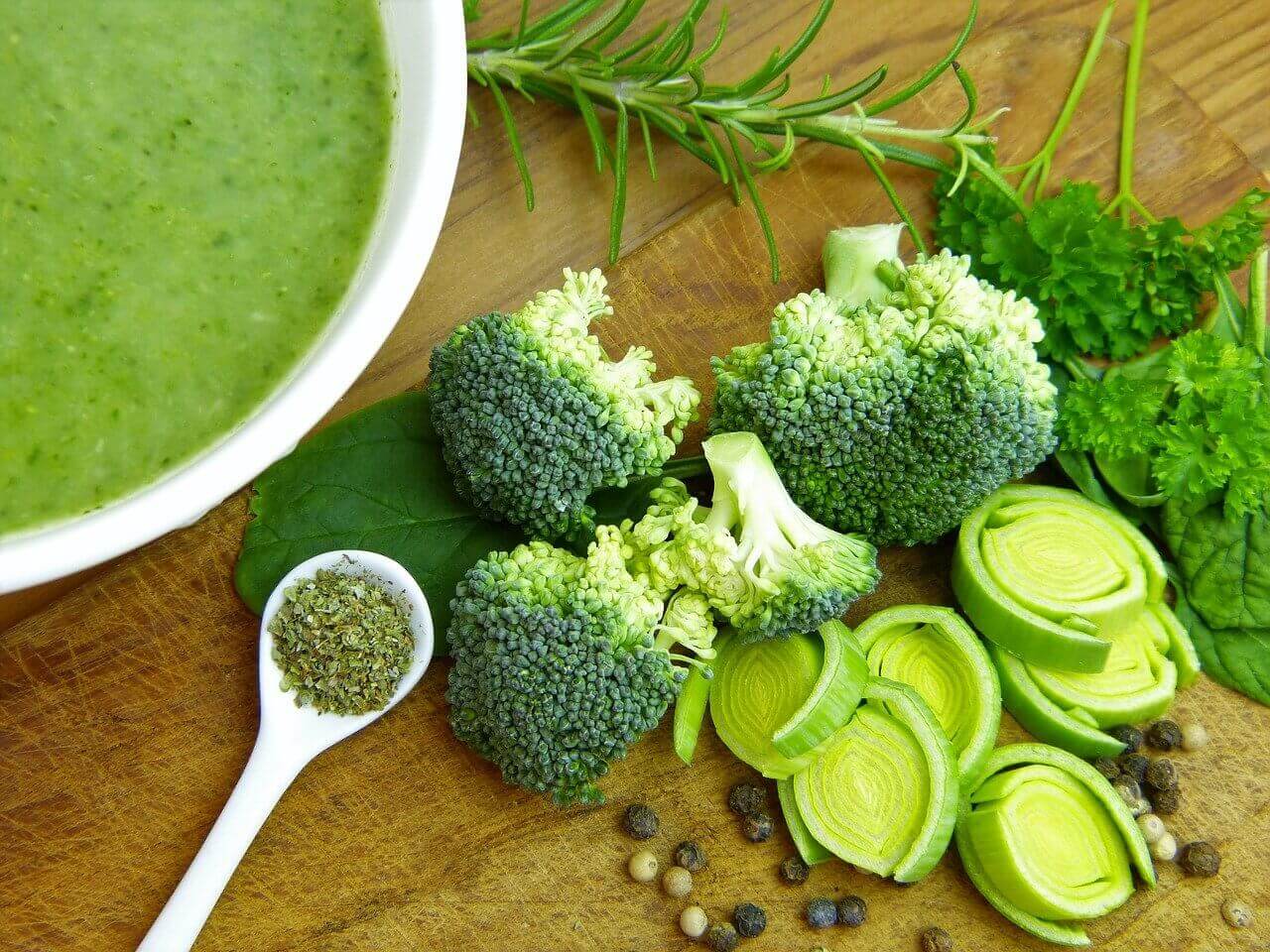 The ingredients for broccoli soup.