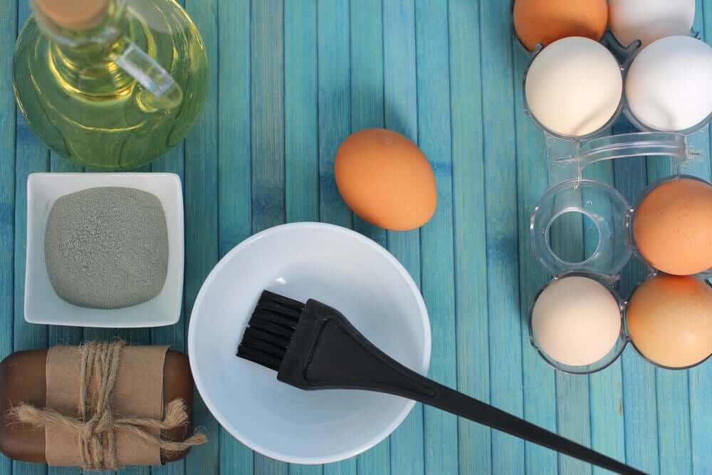 How to prepare a recipe with eggs to moisturize your hair.