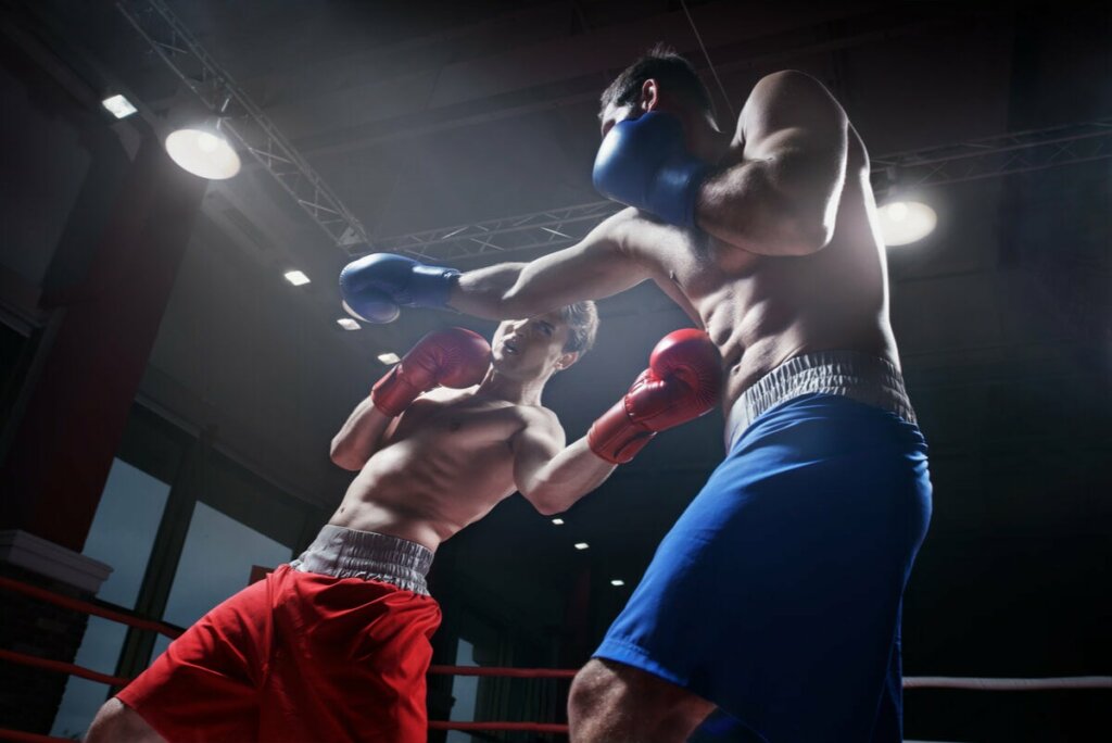 Two men boxing.