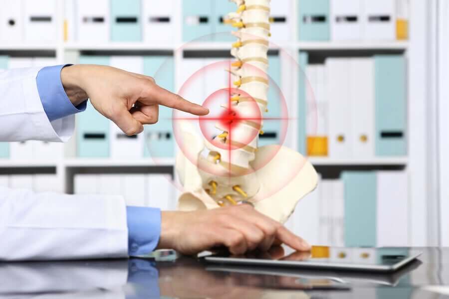 A doctor talking about hernia pain.
