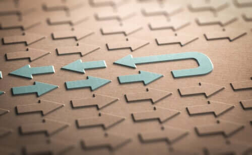 Blå pil laver u-vending