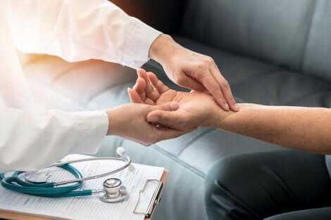 A doctor taking someone's pulse.