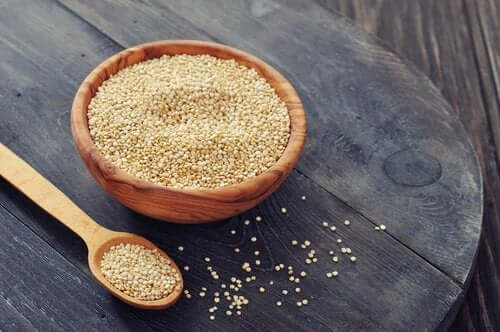 En skål quinoa som er pseudokorn