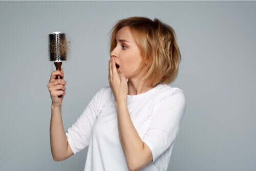 How to Deal with Hair Loss While Breastfeeding