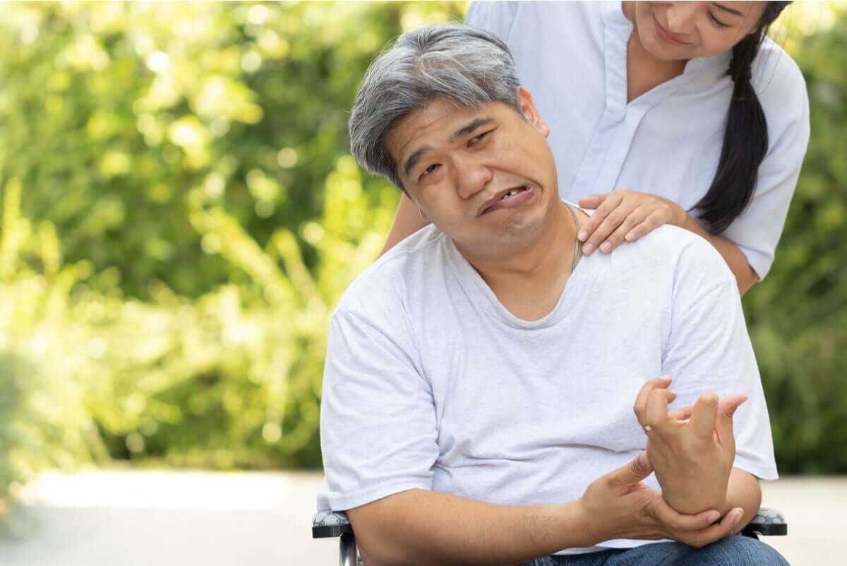 A man who suffered a stroke in therapy.