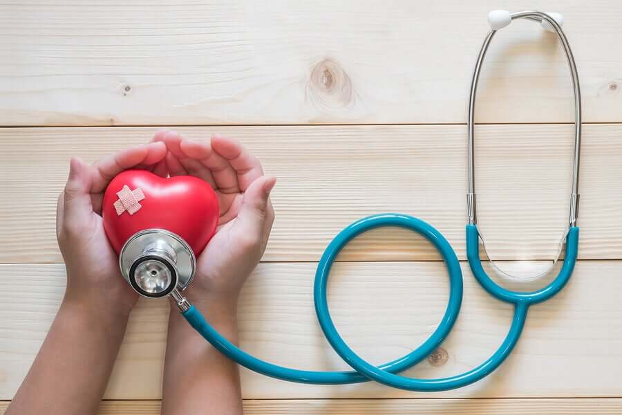 stetoskop og et knust hjerte